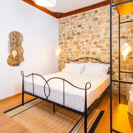 Hotel Ikona Gorices Berat